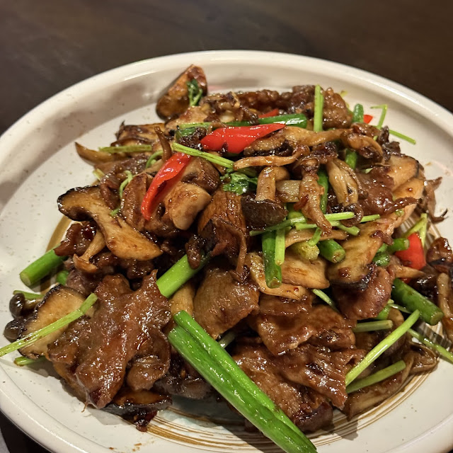 Stir-Fried Fresh Squid with Rice Cakes in Sichuan Peppercorn Sauce