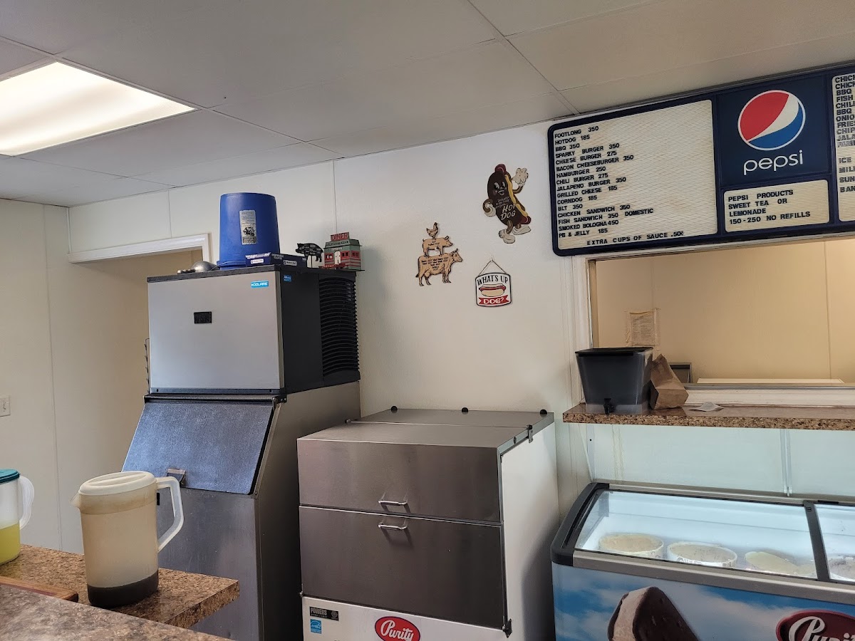 Sparky's Drive Inn - Photo 2