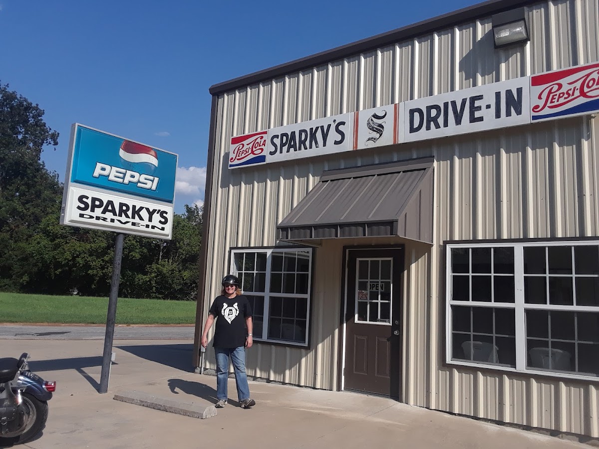 Sparky's Drive Inn - Photo 8