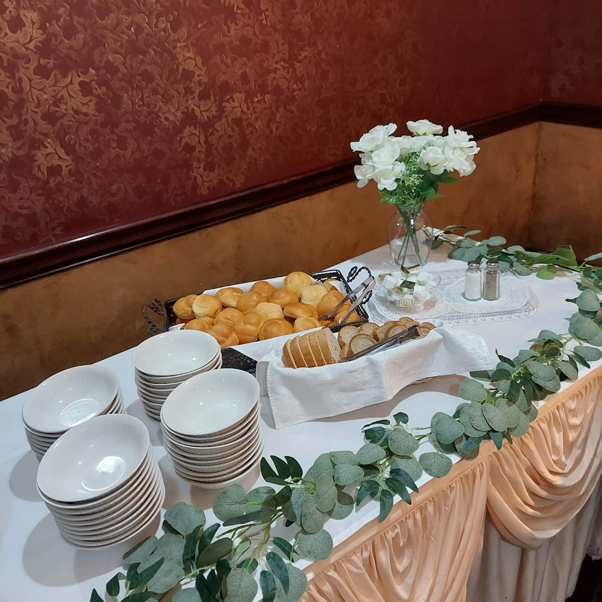 RUMA’S RESTAURANT - Photo 1