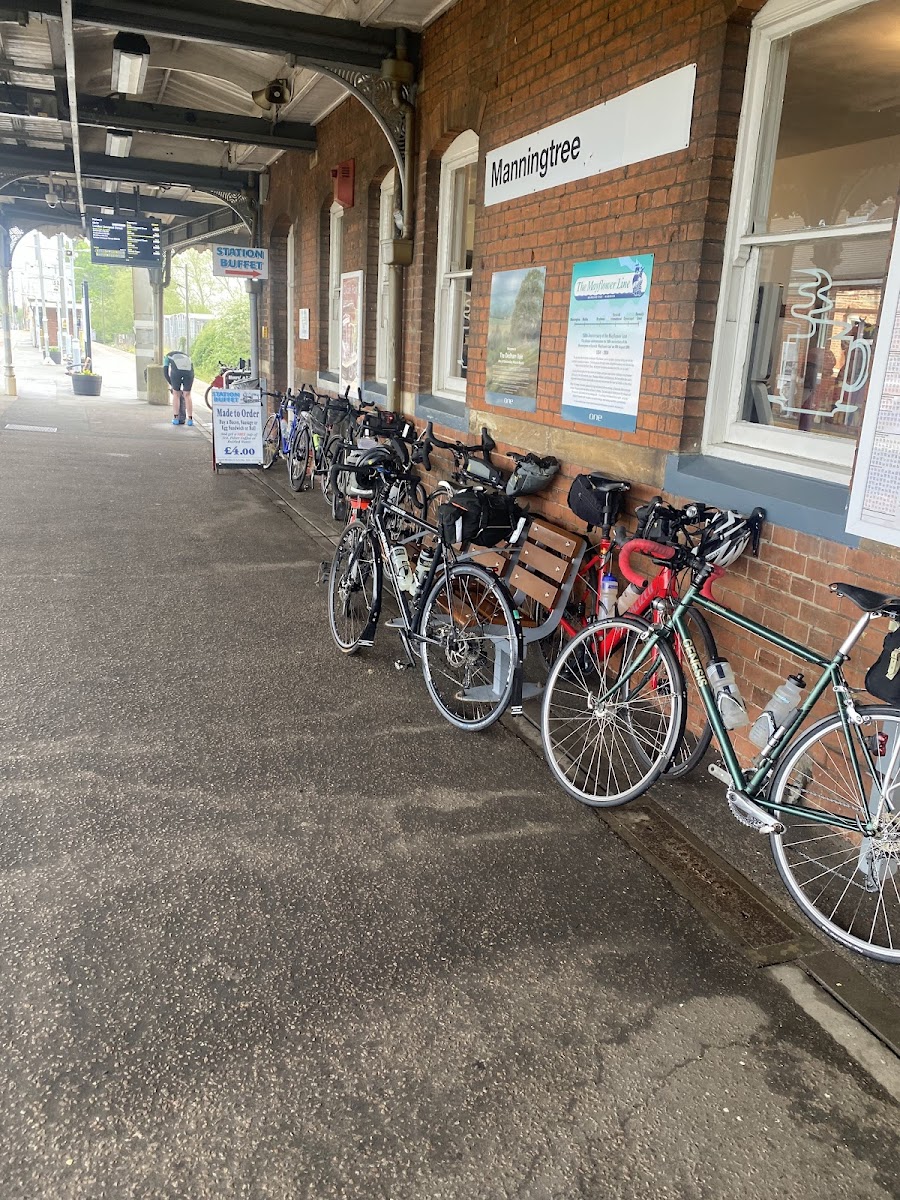 Manningtree Station Buffet - Photo 5
