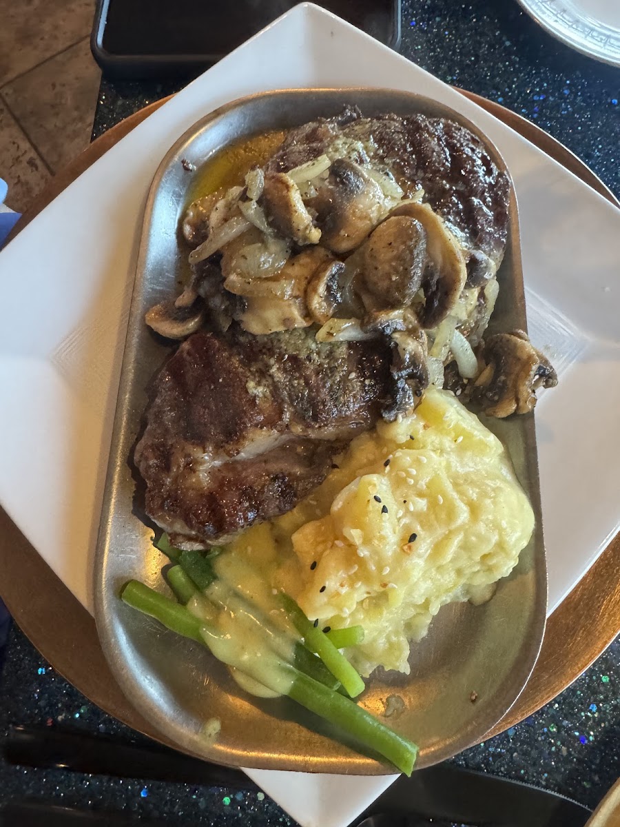 Tangled Up In Blue Restaurant - Photo 3