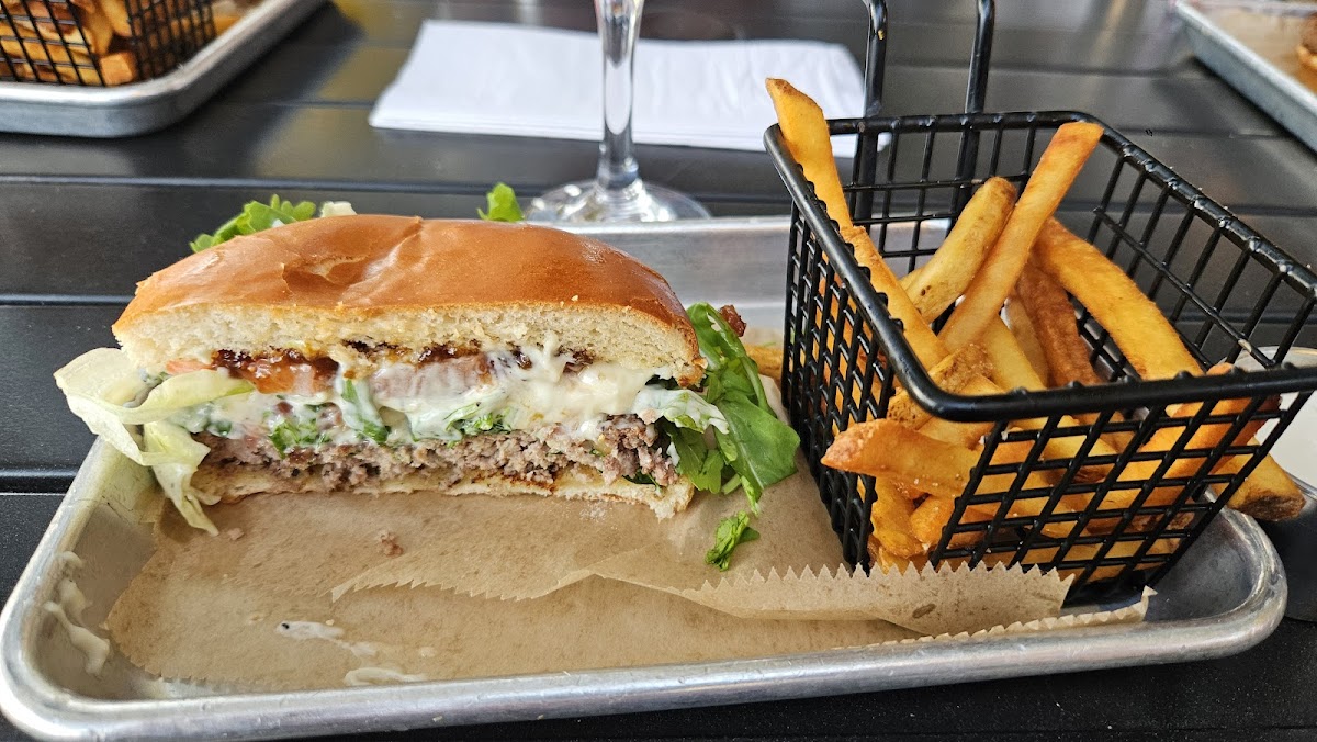 TR's Burgers - Photo 3