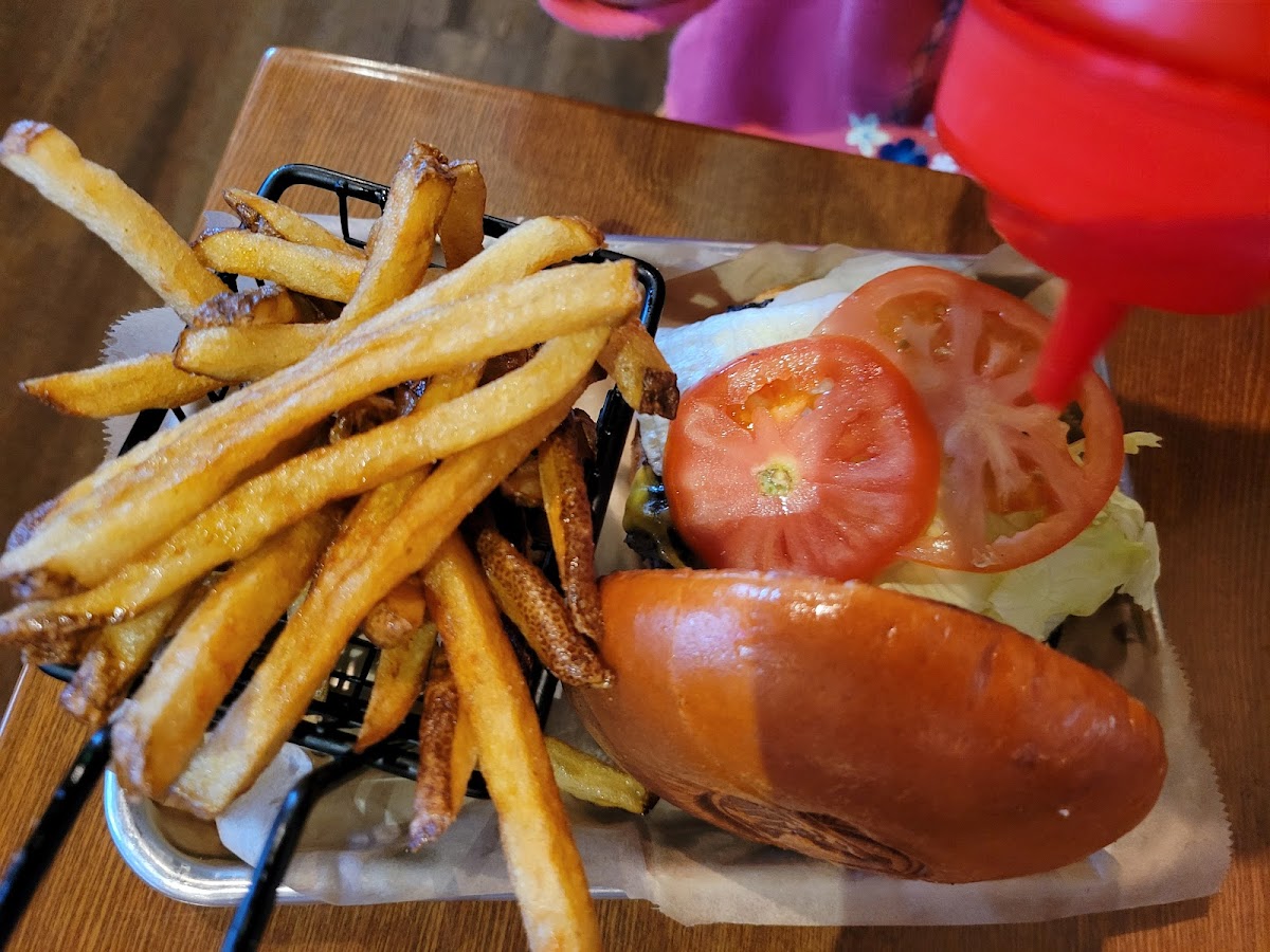 TR's Burgers - Photo 5