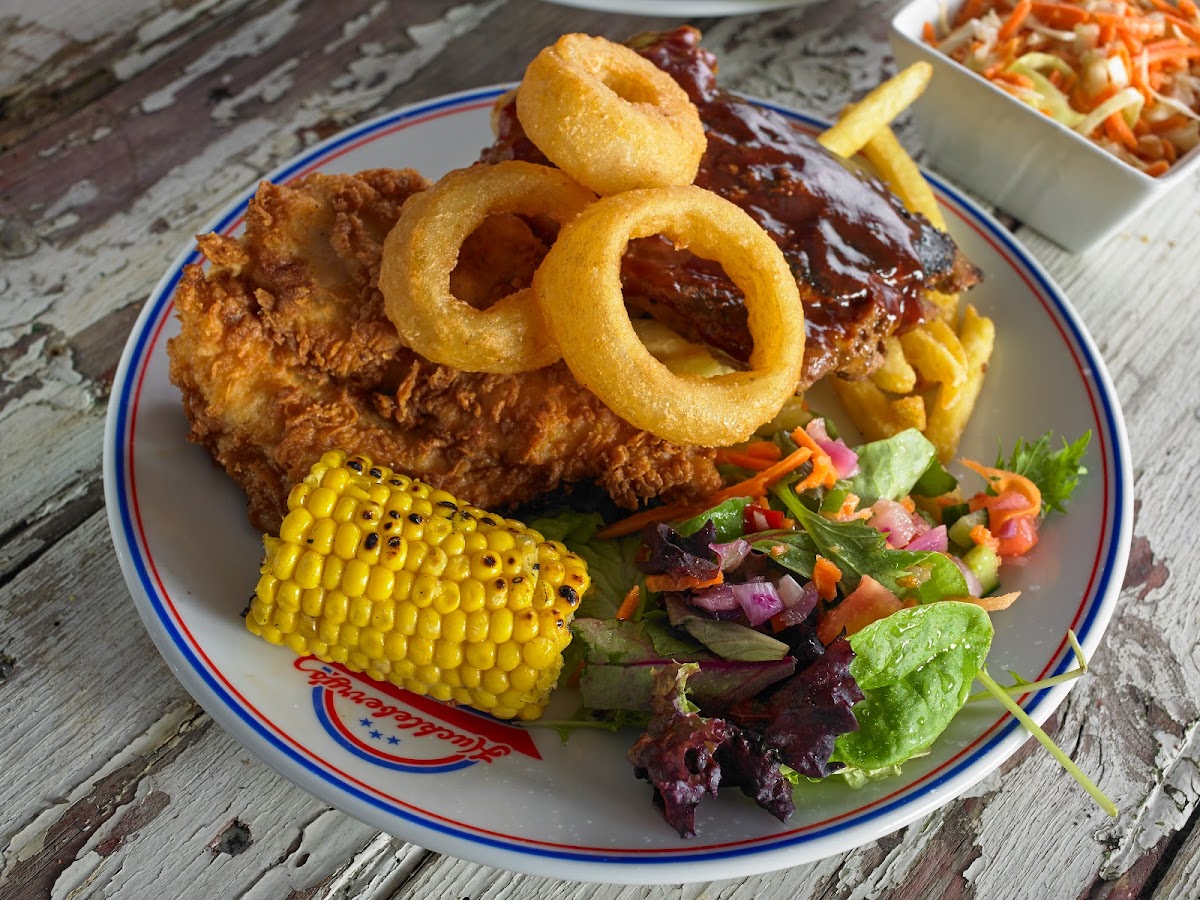 Huckleberrys American Diner - Photo 1