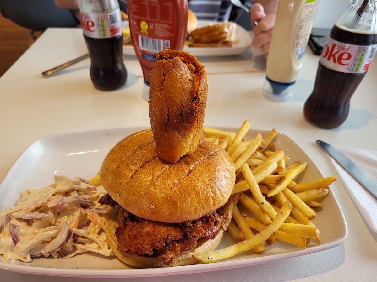 Huckleberrys American Diner - Photo 2