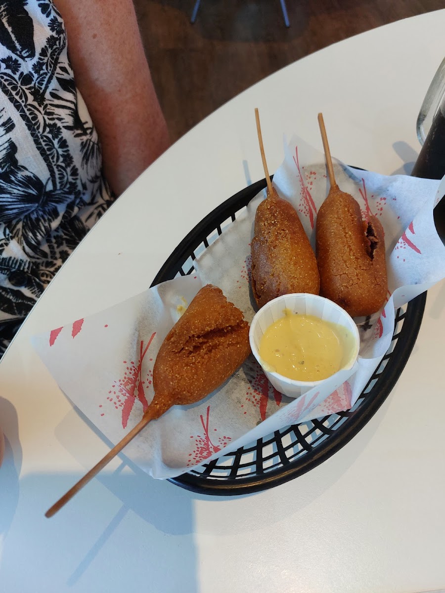 Huckleberrys American Diner - Photo 3