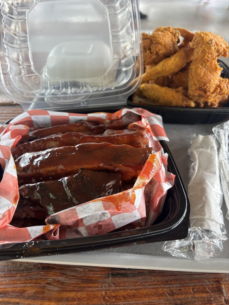 RICKS BACKYARD BBQ &GRILL - Photo 1