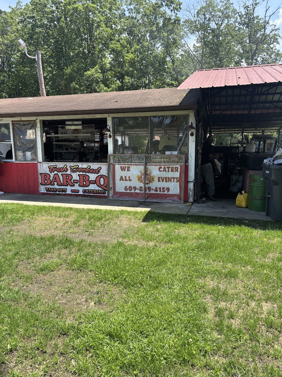 RICKS BACKYARD BBQ &GRILL - Photo 2