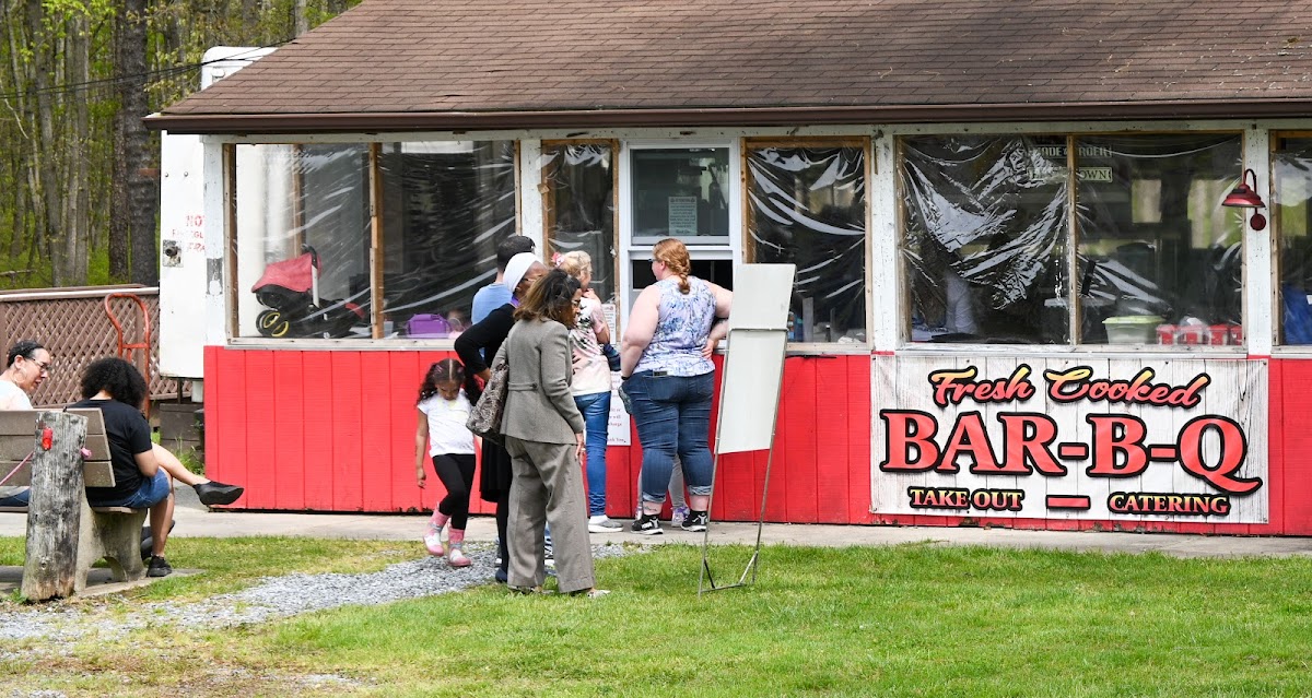 RICKS BACKYARD BBQ &GRILL - Photo 3