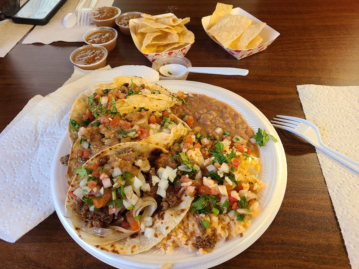 Mercado Torito y Taqueria - Photo 1