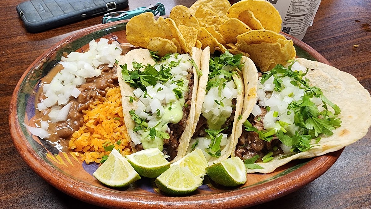 Mercado Torito y Taqueria - Photo 2