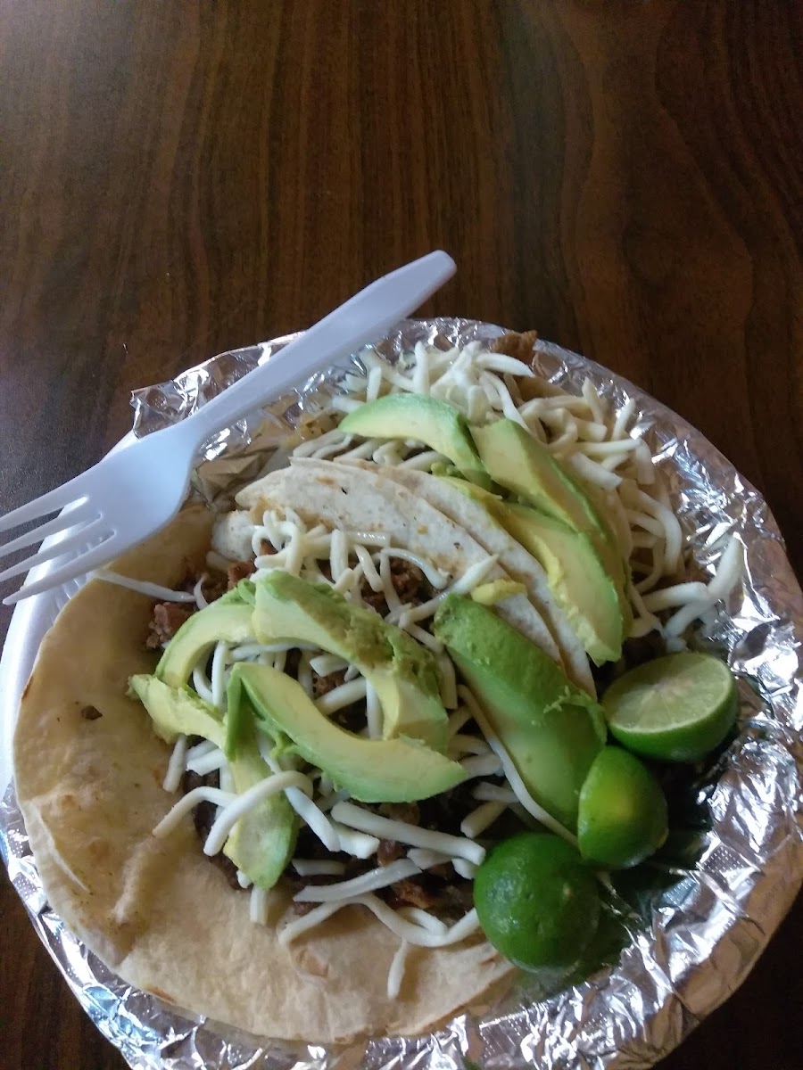 Mercado Torito y Taqueria - Photo 3