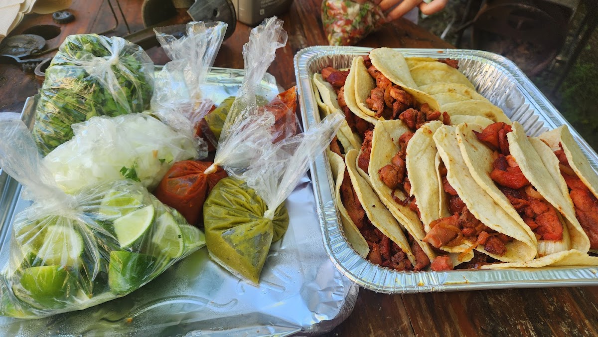 Mercado Torito y Taqueria - Photo 5