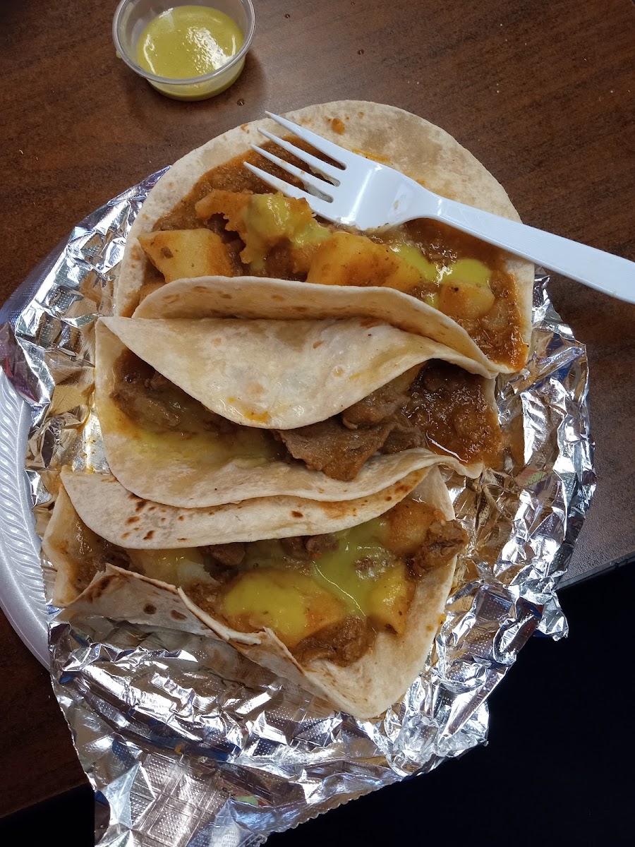 Mercado Torito y Taqueria - Photo 6