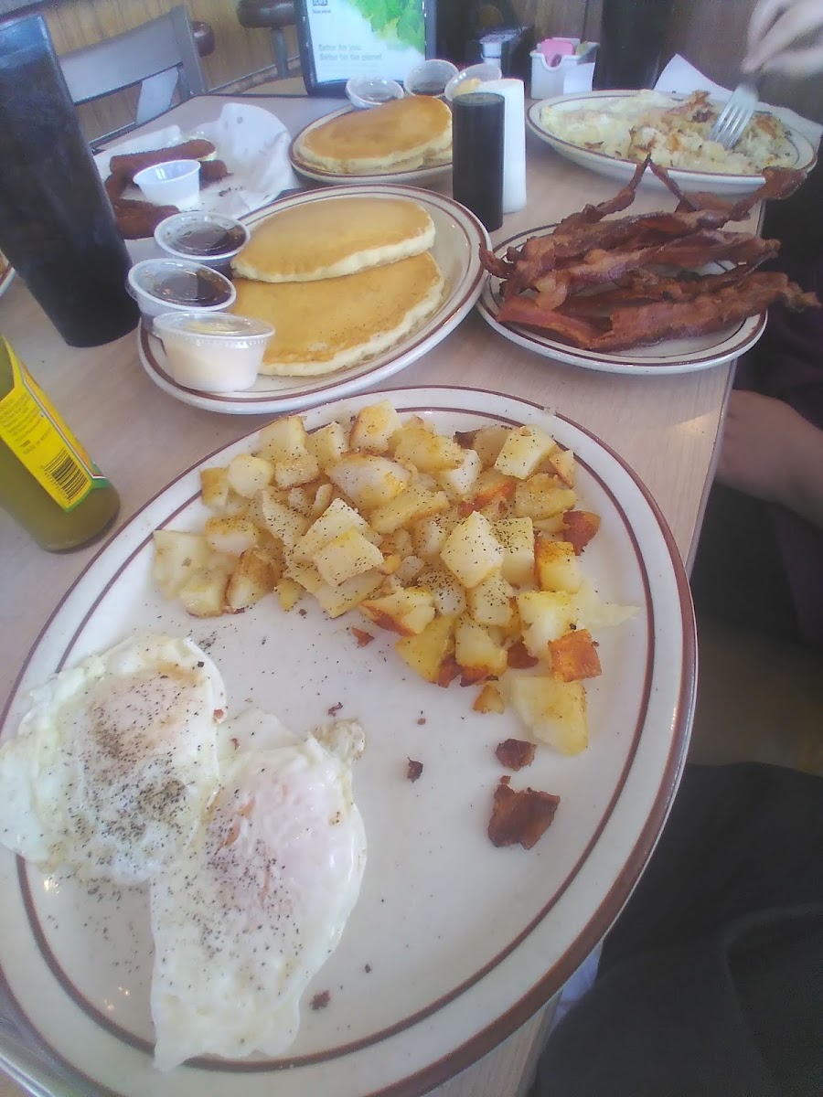 Ranch House Cafe - Photo 9