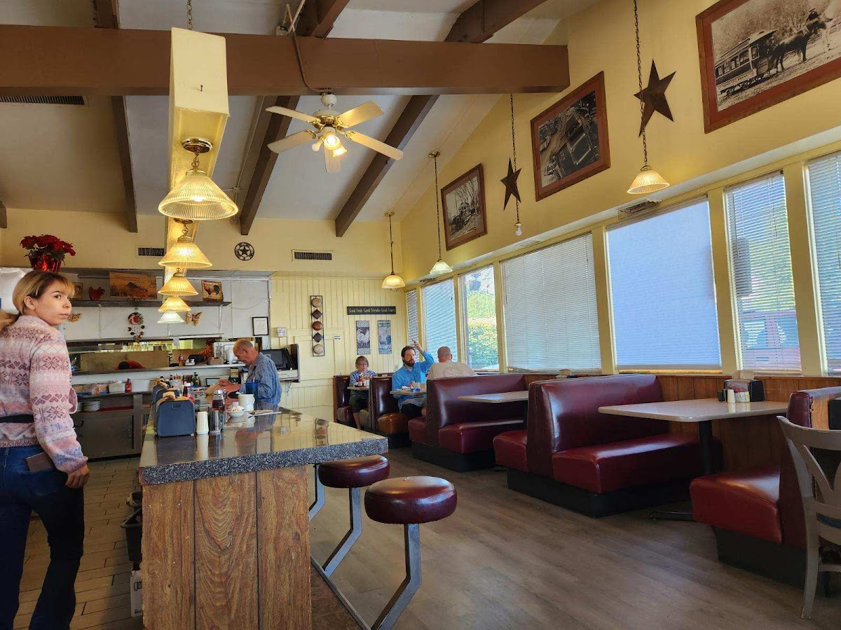 Ranch House Cafe - Photo 4
