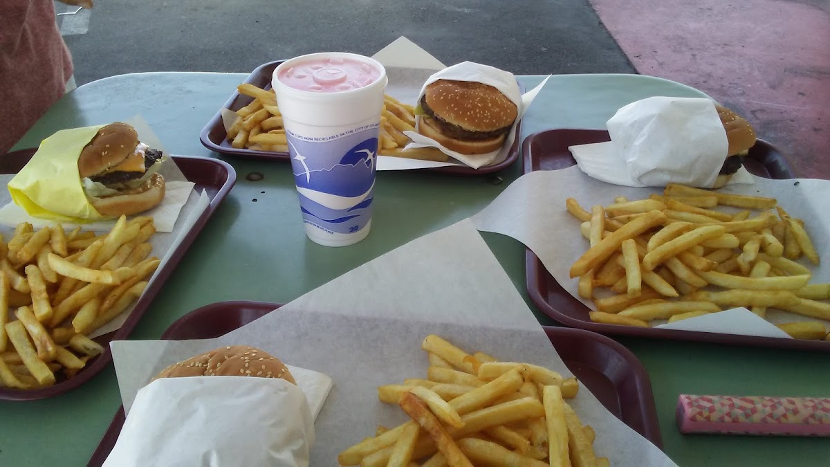 Linda's Burger - Photo 1