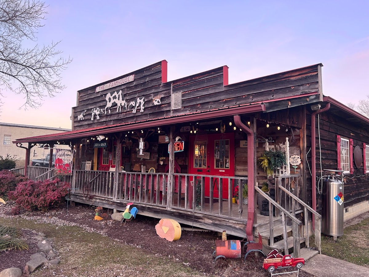 Farmhouse restaurant - Etowah
