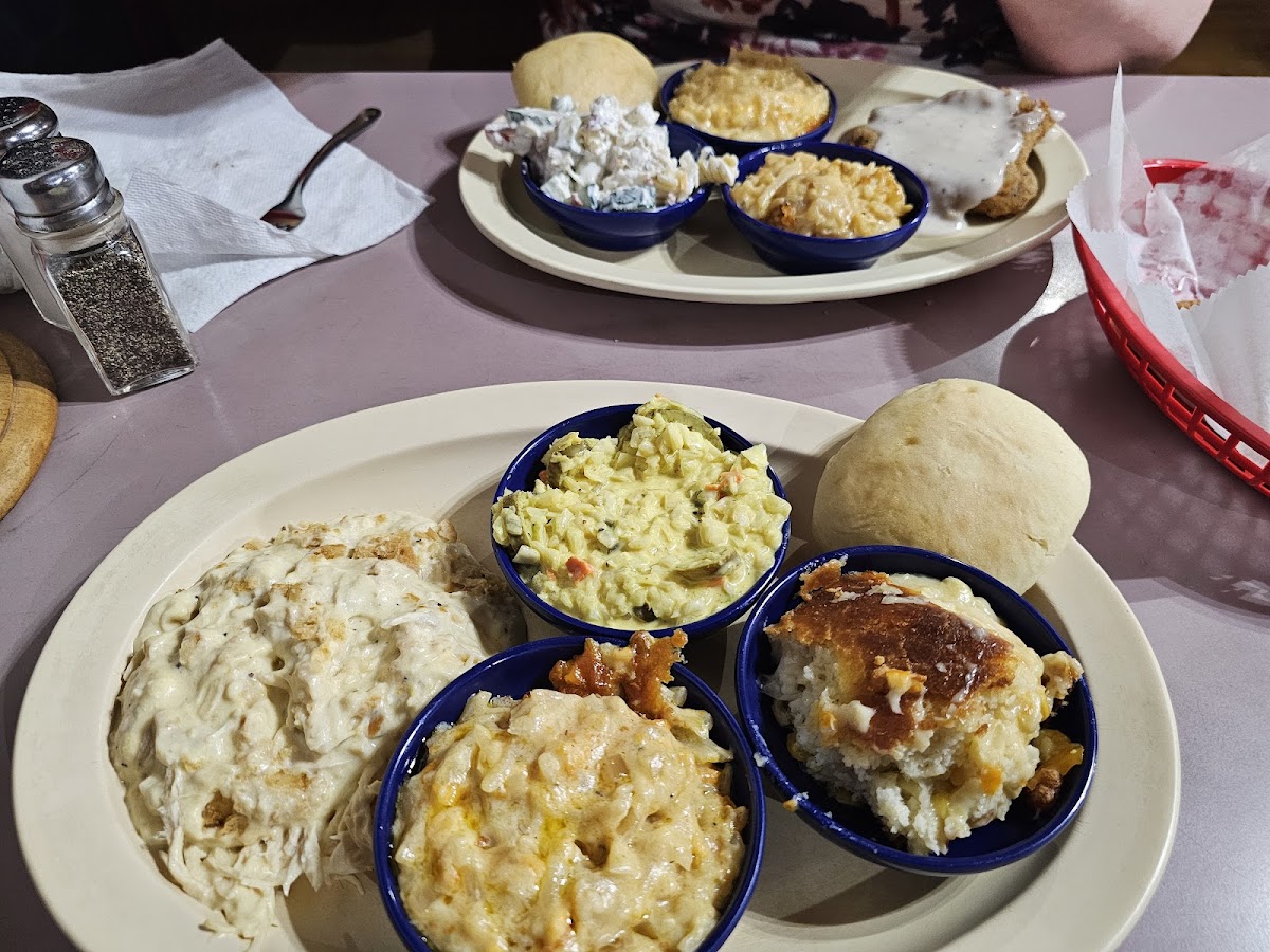 Farmhouse restaurant - Etowah - Photo 1