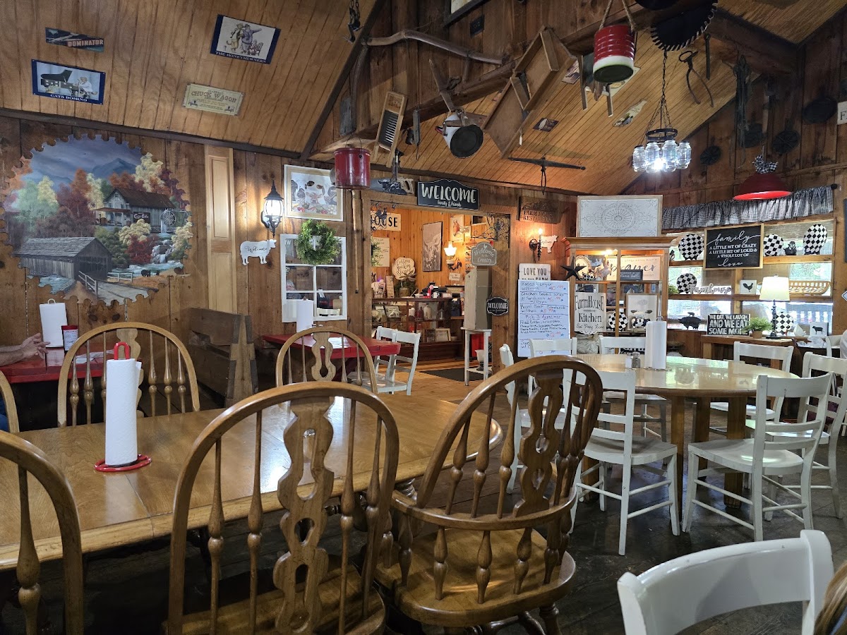 Farmhouse restaurant - Etowah - Photo 2