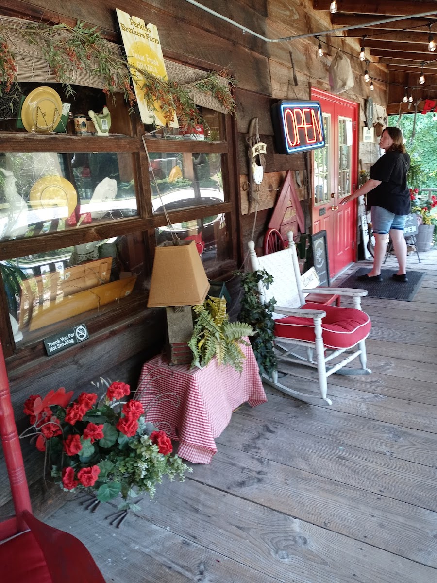 Farmhouse restaurant - Etowah - Photo 6