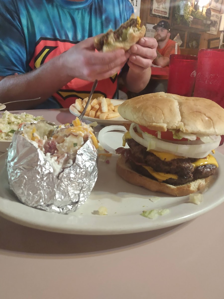Farmhouse restaurant - Etowah - Photo 7