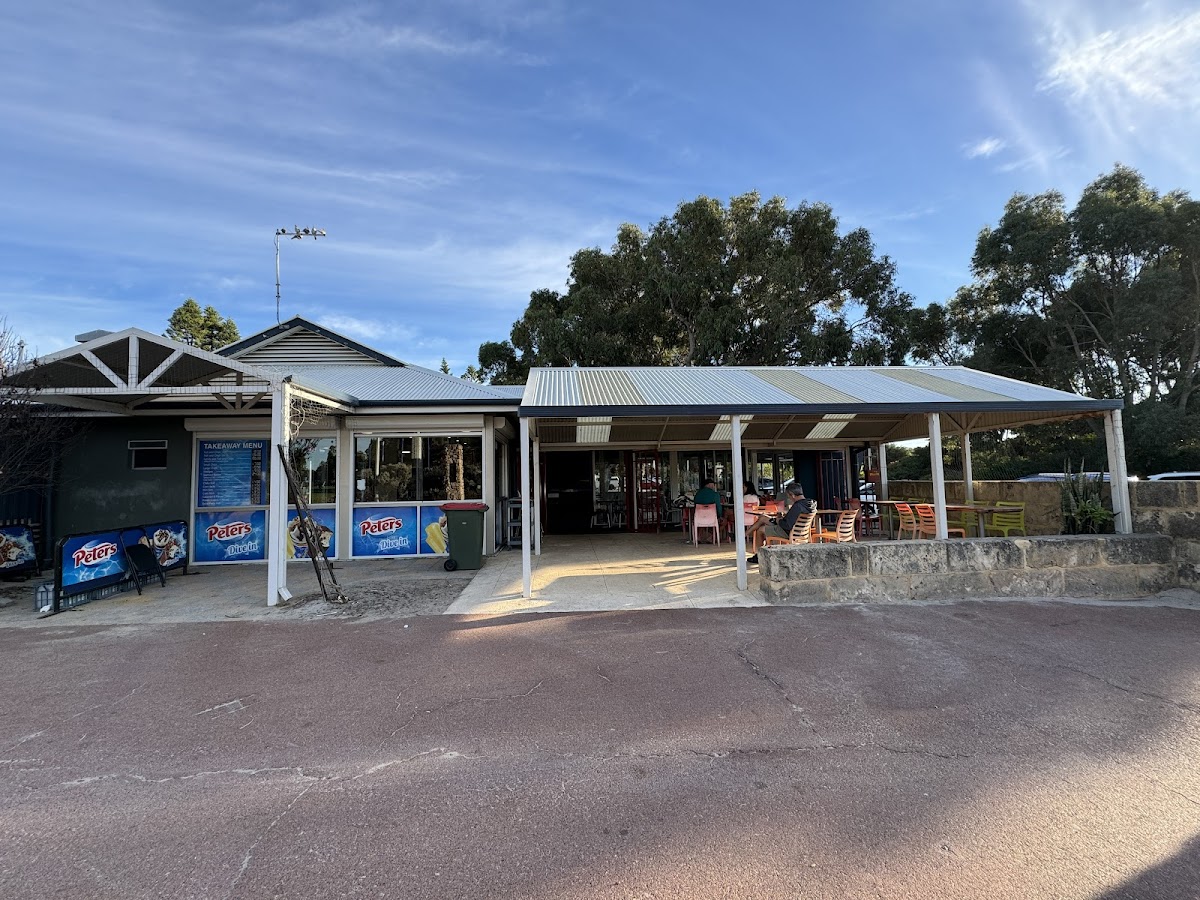 Coogee Beach Cafe - Photo 3