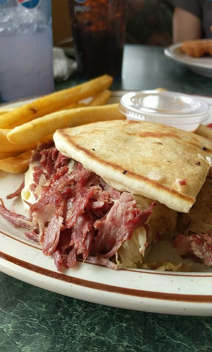 Tom's Coney Cafe - Photo 9