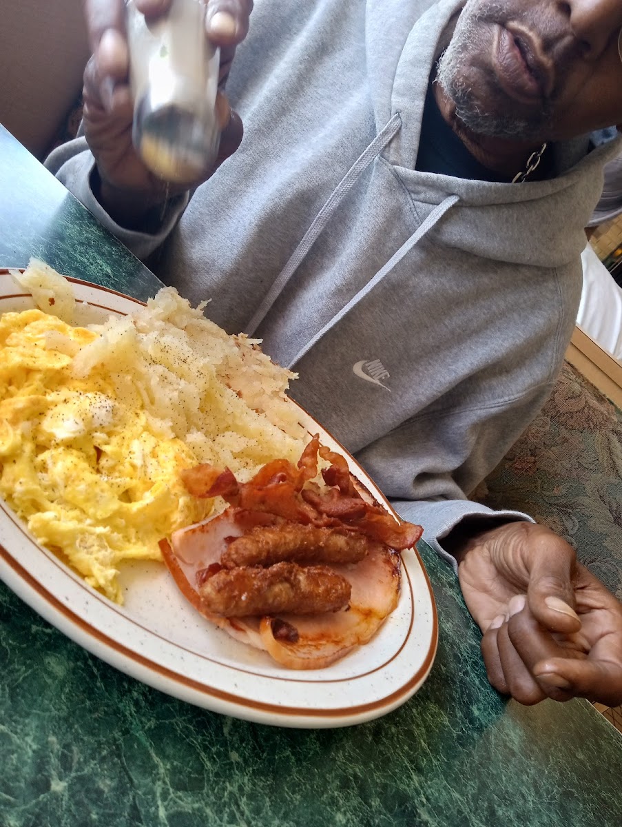 Tom's Coney Cafe - Photo 3