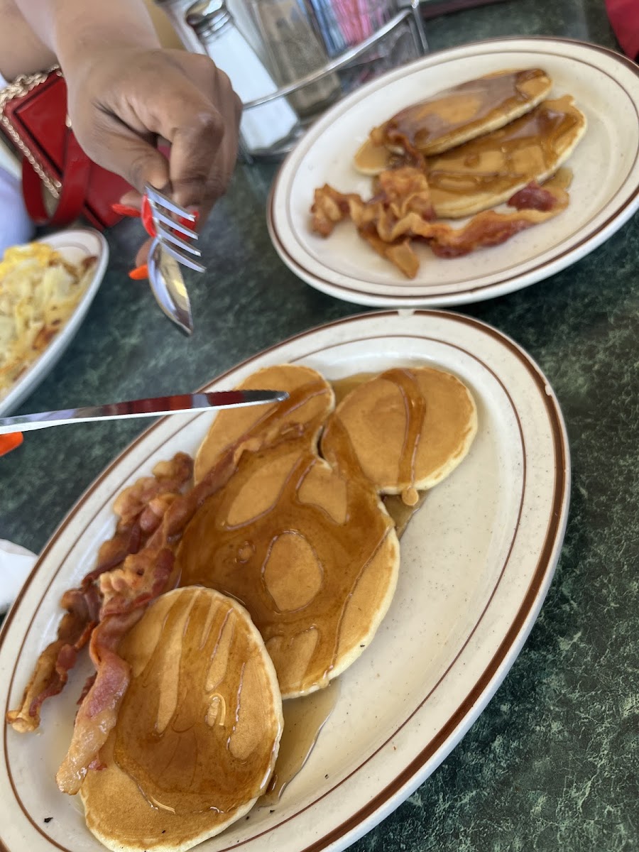 Tom's Coney Cafe - Photo 6
