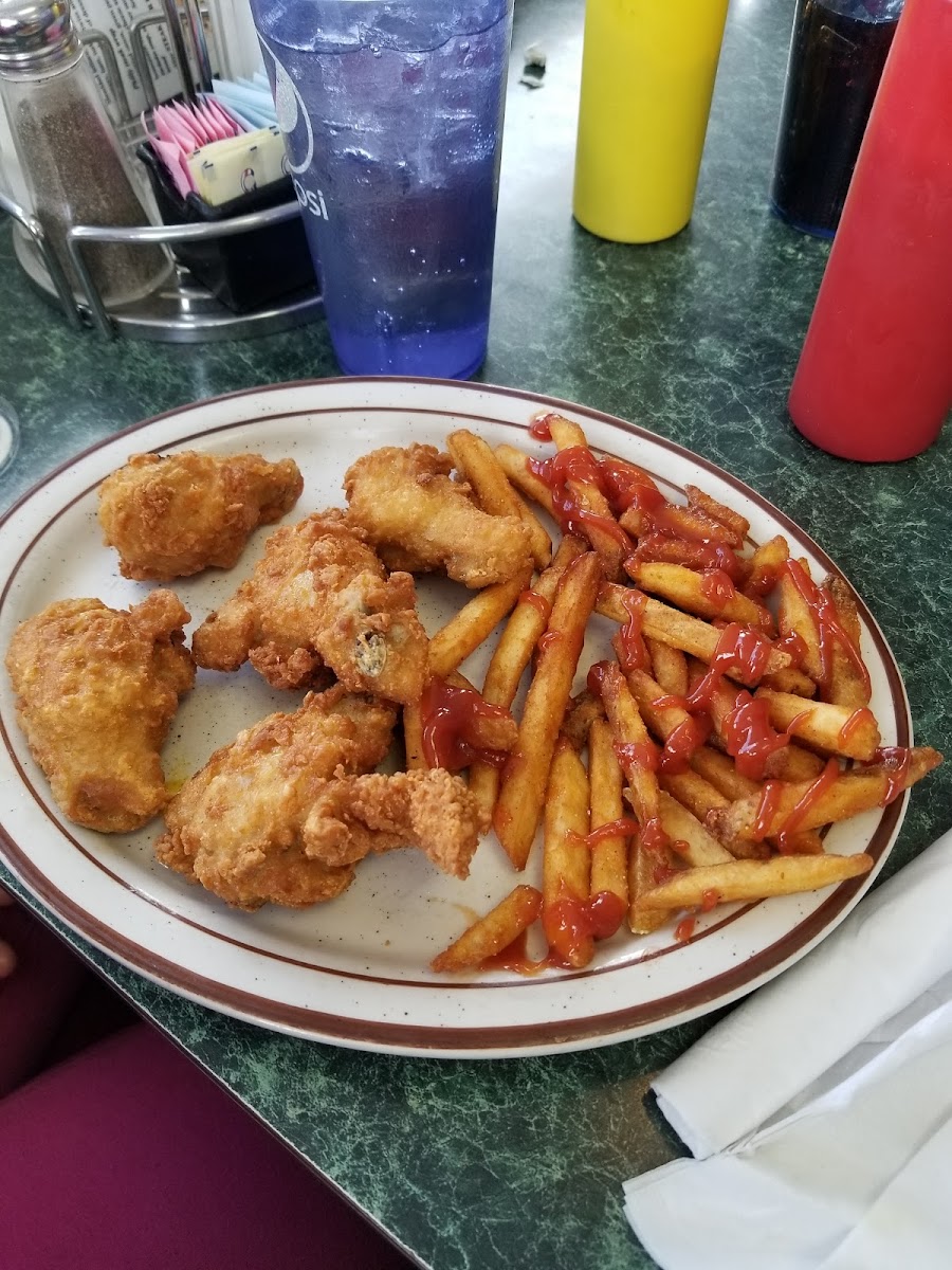 Tom's Coney Cafe - Photo 8