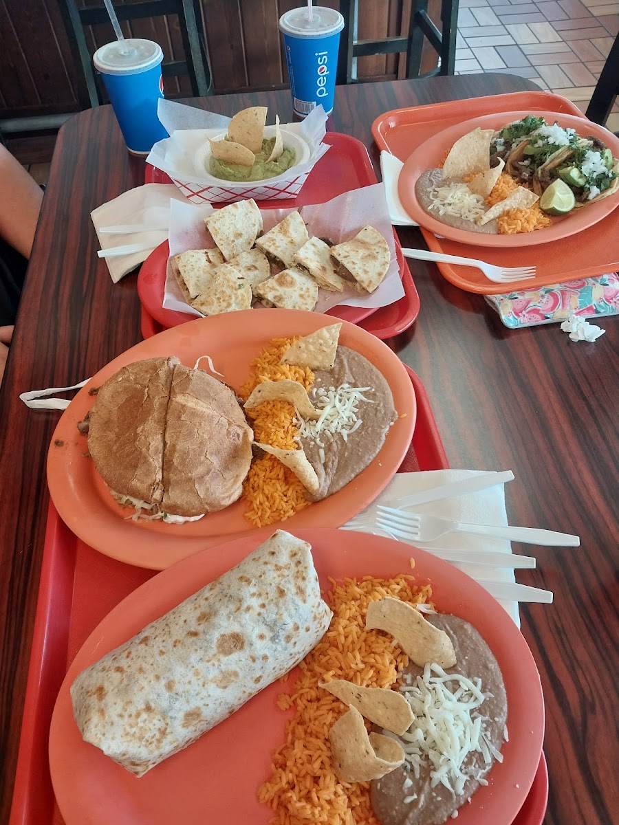 El Famous Burrito - Waukegan - Photo 4