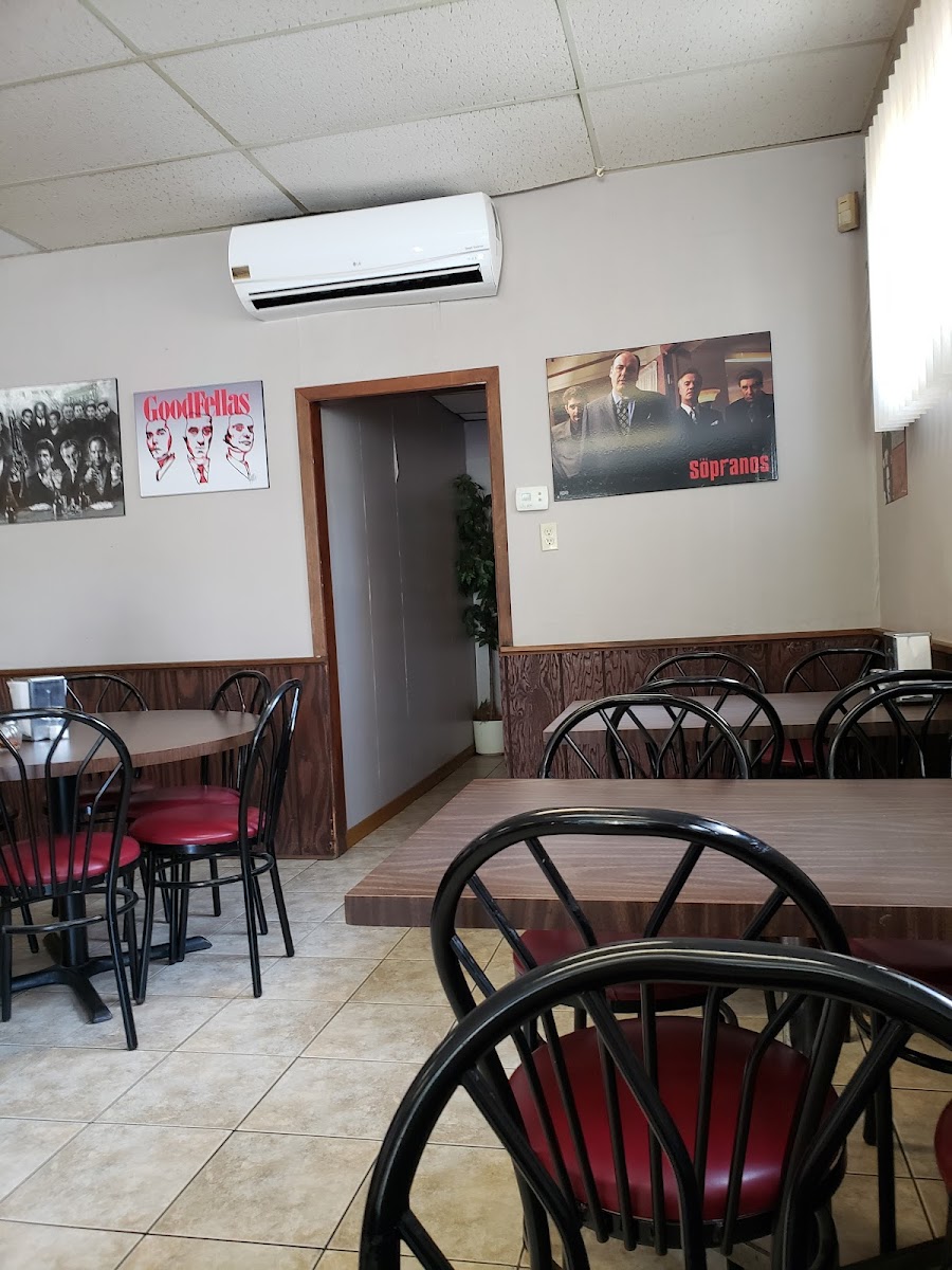 Central Pizza - ON L2A 3S5 - Photo 2