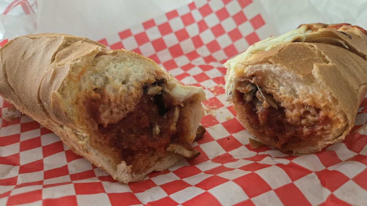 Central Pizza - ON L2A 3S5 - Photo 4