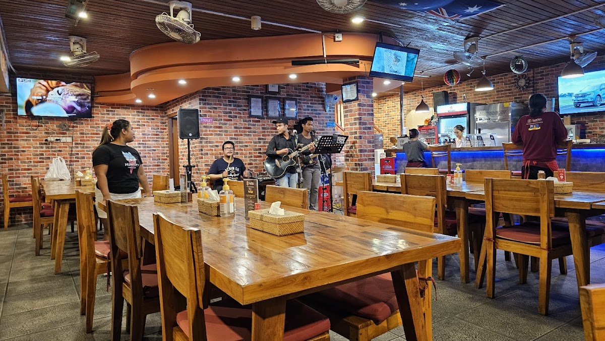 Sugar Rays Bar & Restaurant - Photo 4