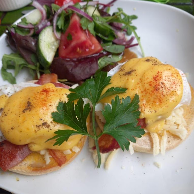 Eggs Benedict