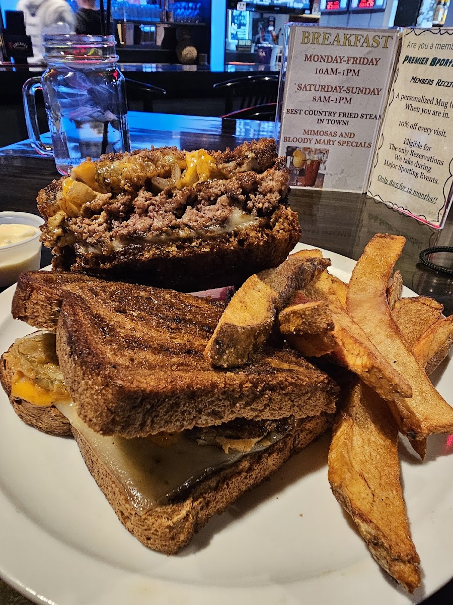 Cadillac Jax Bar & Grill - Photo 9