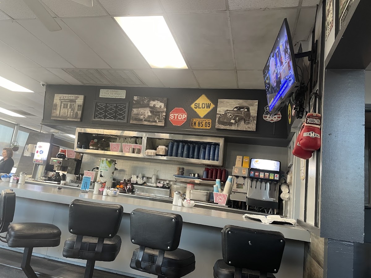 Riviera Family Restaurant - Photo 2