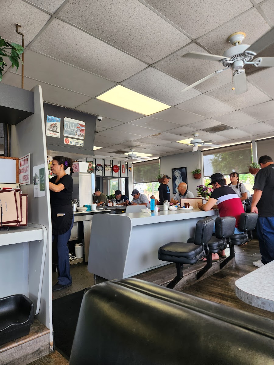 Riviera Family Restaurant - Photo 7