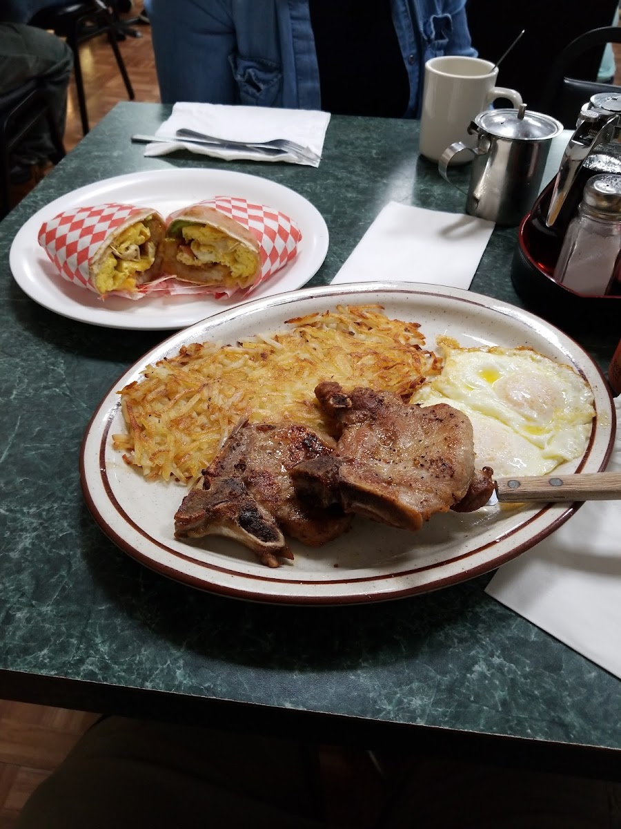 George's Cafe - San Diego - Photo 3
