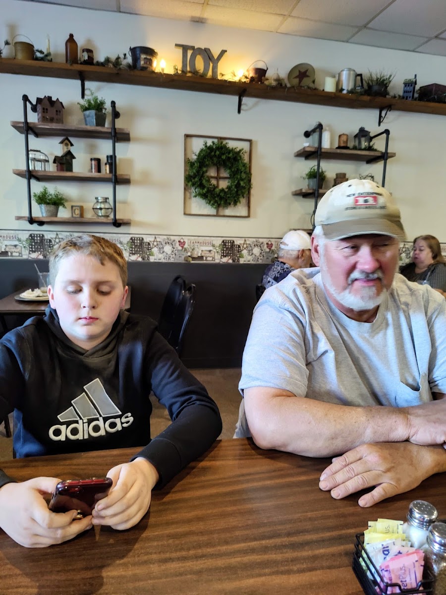 Country Cafe - Houtzdale - Photo 2