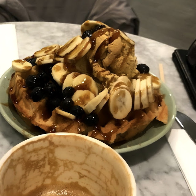 Banana & Biscoff Waffle