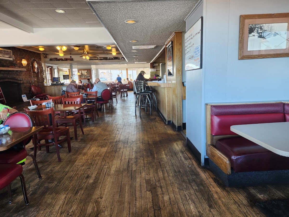 Westwood Inn - Photo 8