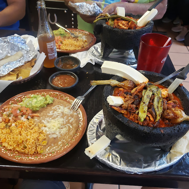 Molcajete Mariachi