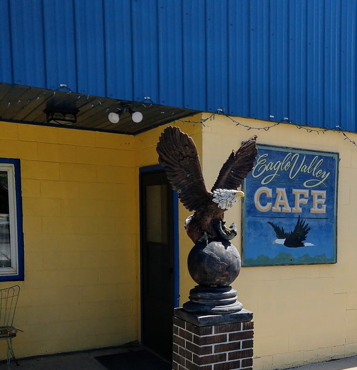 Eagle Valley Cafe - Photo 4