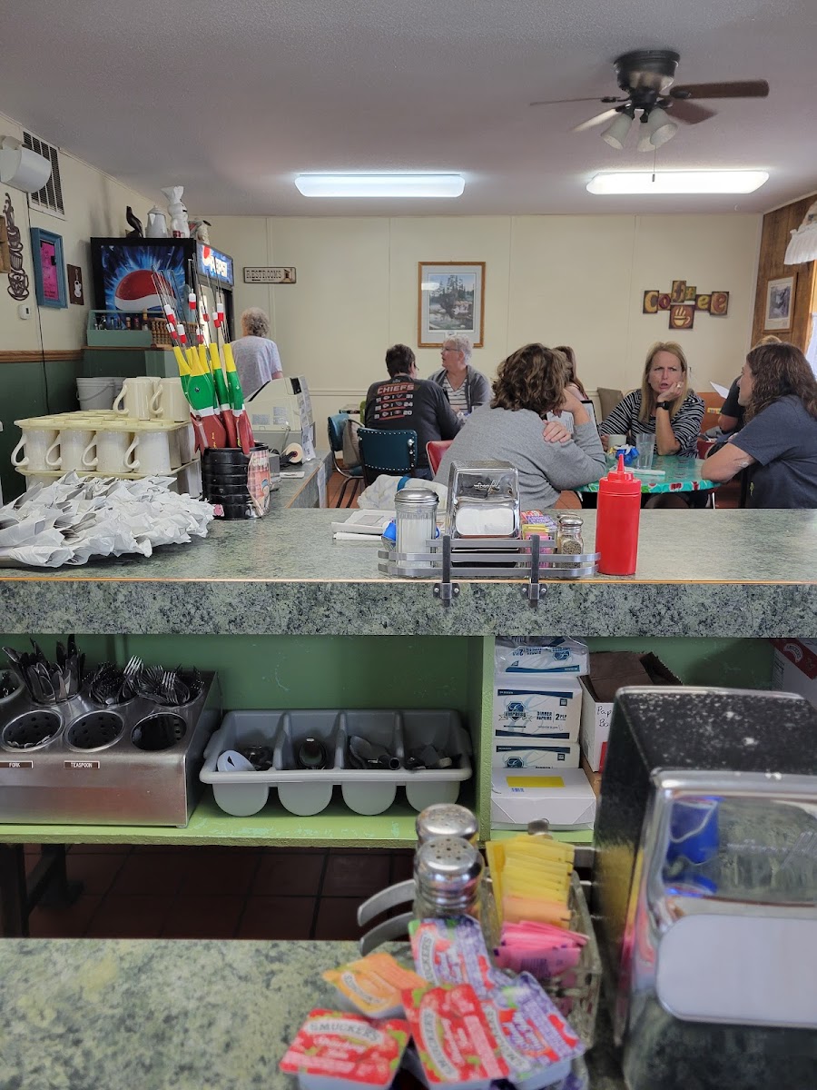 Eagle Valley Cafe - Photo 5