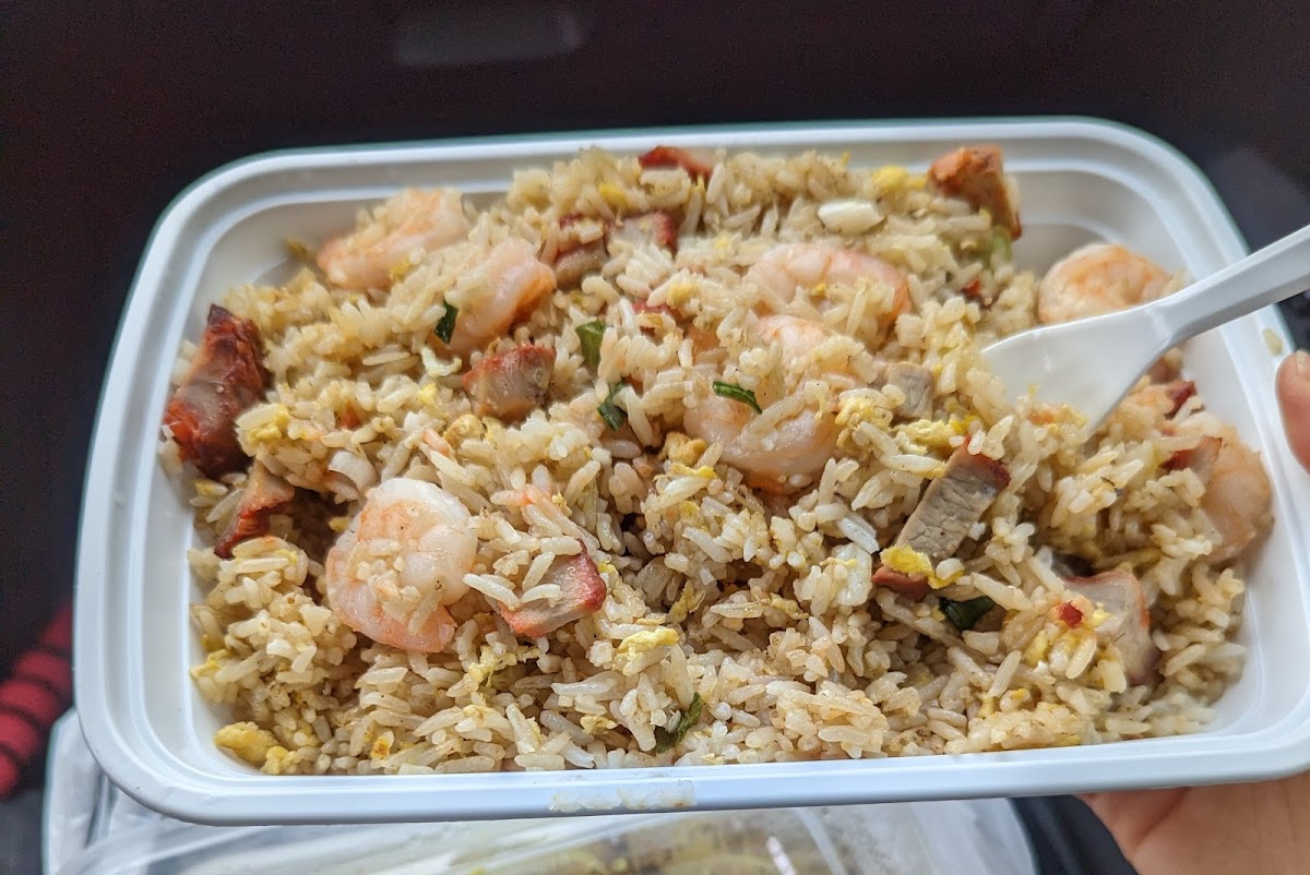Yummy House - ON M4M 3A6 - Photo 4