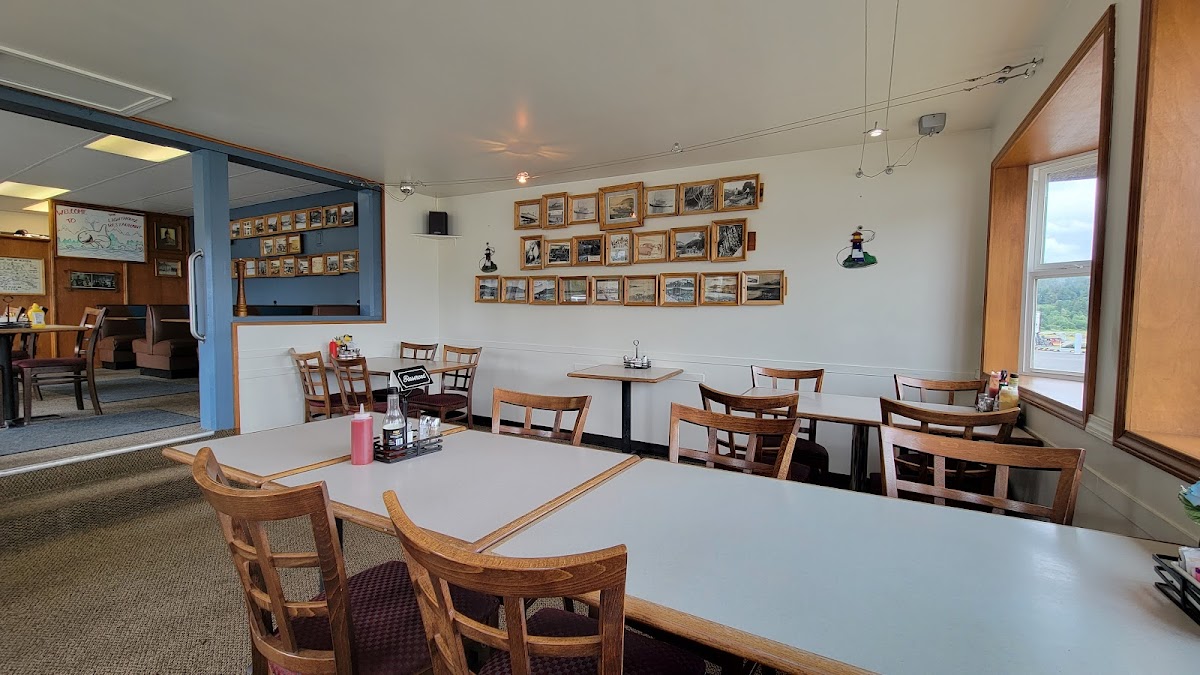 Lighthouse Restaurant - Haines - Photo 8