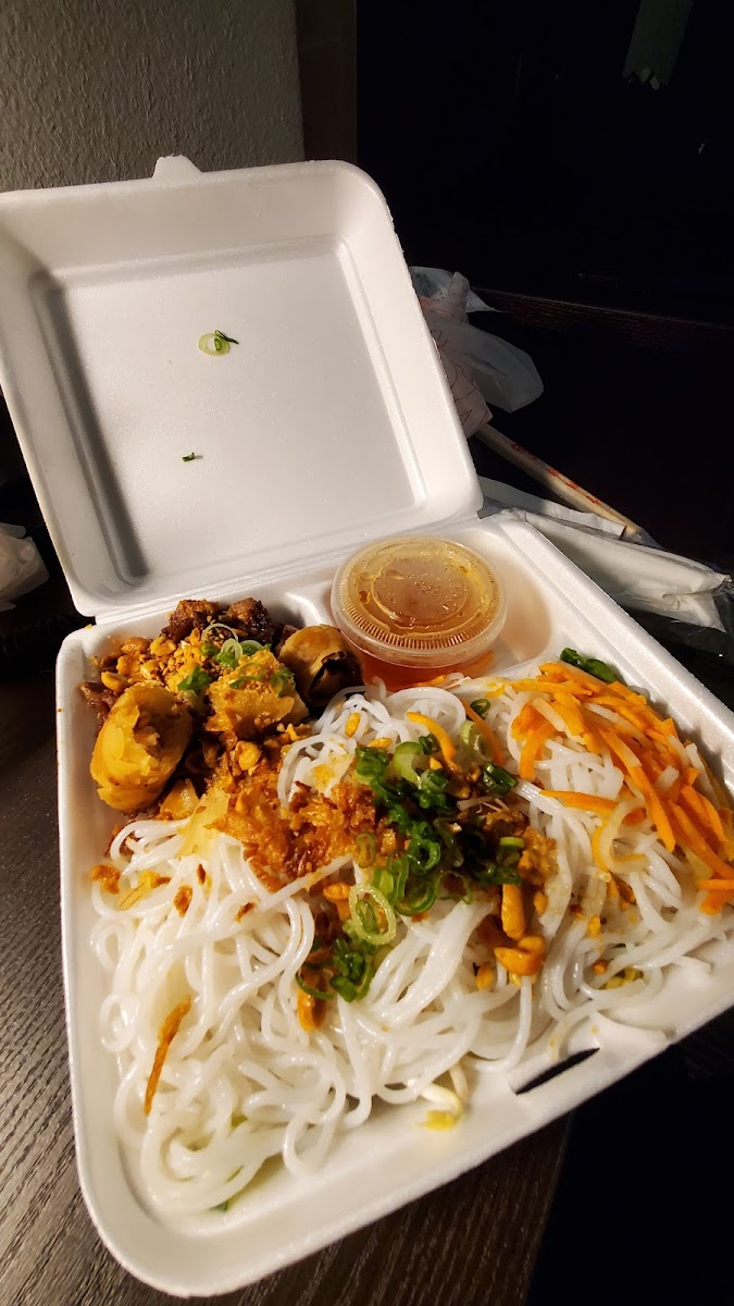 iPhở - College Station - Photo 4